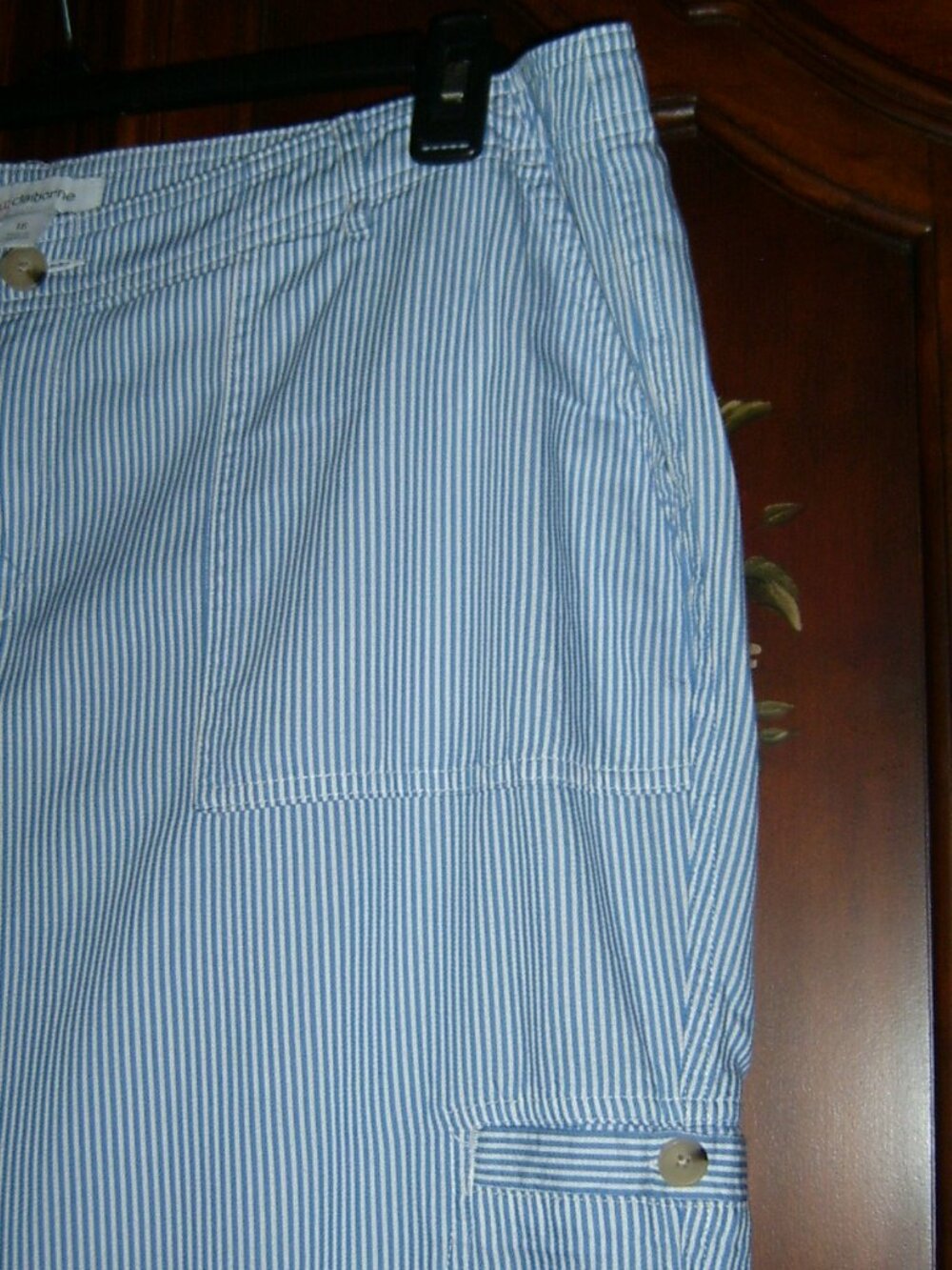 Liz Claiborne Cropped Pin Striped Capri Pants, Size 16 - Picture 3 of 4